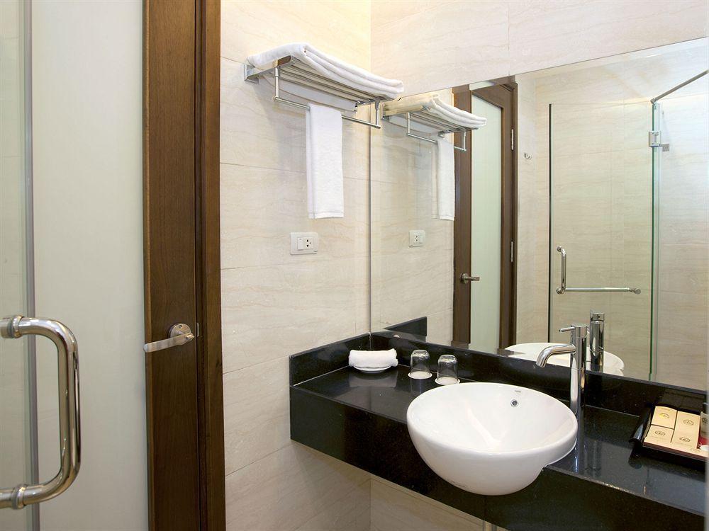 Hotel Le Carnot Hanoi Esterno foto